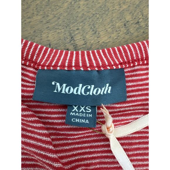 ModCloth Striped Scoop Neck Knotted Moxie Knit Tank Top Red Womens Sz XXS NWT - Picture 4 of 9